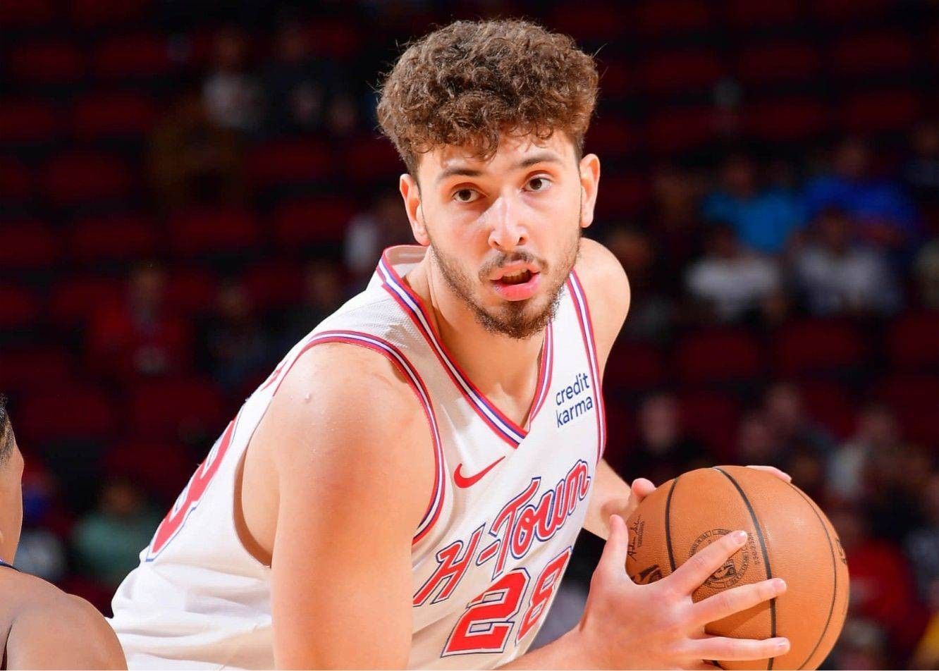 Rockets & Pistons ฝ่าฝืน 16 ครั้งในควอเตอร์แรก และ Shen Jing & Cunningham ต่างก็ทำฟาวล์ 2 ครั้ง