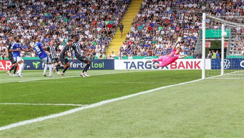 อัลเลน vs ชาลเก้ 04