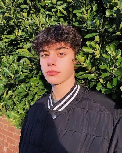 6686体育铜牌作者Elsa