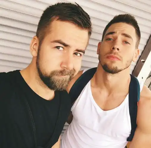 6686体育铁牌作者Neil